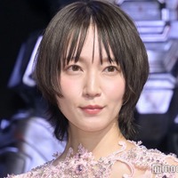 吉岡里帆、初の洋画吹替オファーに“武者震い”「正直震えました」 話題の新ヘア姿で登場【トランスフォーマー／ONE】 画像