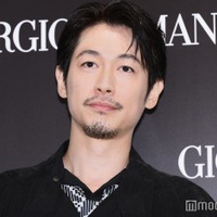 ディーン・フジオカ、ジョルジオ アルマーニまとい登場 質問に困惑「疑問が湧いてしまって」 画像