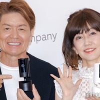 ヒロミ＆松本伊代夫婦、夏満喫の密着ショット公開「幸せそう」「ラブラブ」と反響 画像