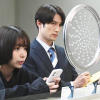 趣里＆SixTONESジェシー、弁護士姿の場面写真・あらすじ初解禁【モンスター】 画像