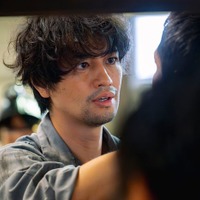 斎藤工、日曜劇場「海に眠るダイヤモンド」見どころは“現代と端島の時代感のコントラスト”「タイムスリップしたかのような映像を作るために」 画像