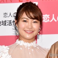 村上佳菜子、夫と恋人繋ぎ＆密着自撮り2ショット ディズニーデートに「ラブラブ」「楽しんでるの伝わる」の声 画像