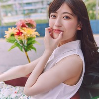 乃木坂46岩本蓮加、ノースリーブ姿で“彼女感”溢れる 1st写真集先行カット第5弾解禁 画像