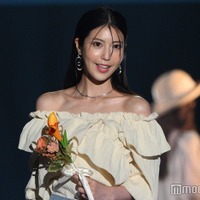 “令和の峰不二子”阿部なつき、美谷間際立つドレス姿公開「完璧ボディ」「セクシー」と反響続々 画像