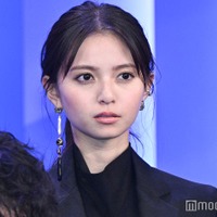 齋藤飛鳥、撮影現場で口説かれる マドンナ的存在に「楽しく撮影しております」【ライオンの隠れ家】 画像