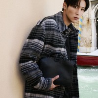 川口春奈&Snow Man目黒蓮「フェンディ」上品コーデで魅了 秋冬コレクション着こなす 画像