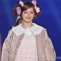 しなこ、初ランウェイで美脚輝く ガーリーコーデで雰囲気ガラリ【TGC北九州2024】 画像