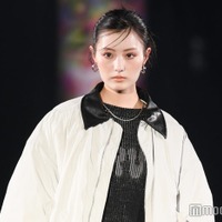 鶴嶋乃愛、ミニスカからスラリ美脚披露 クールな表情で魅了【札幌コレクション 2024 A／W】 画像