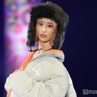 ≠ME川中子奈月心、ロシア帽×大きめダウンの冬先取りコーデ【札幌コレクション 2024 A／W】 画像