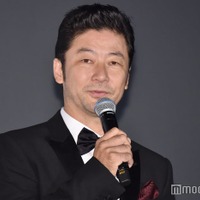 浅野忠信、娘・SUMIREと密着2ショット披露「素敵な親子」「スーちゃん可愛すぎる」の声 画像