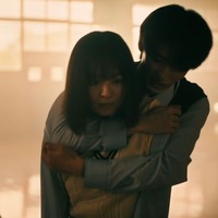 「3年C組は不倫してます。」伊織(杢代和人)、蒼(莉子)への“禁断”バックハグ&告白に反響「不倫の始まり」「悶絶」 画像