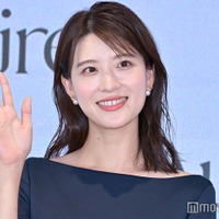 日テレ郡司恭子アナ、美脚際立つミニスカート姿披露「スタイル良すぎ」「可愛い」と反響 画像