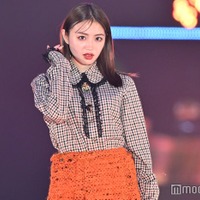 香音、ミニスカートから美脚眩しい秋スタイル【GirlsAward 2024AW】 画像