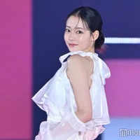 なごみ、肩出しドレスで美デコルテ披露 つや肌際立つ【GirlsAward 2024AW】 画像