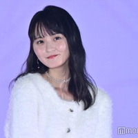 乃木坂46遠藤さくら、純白衣装で透明感引き立つ 顔にバッグ寄せ微笑む【GirlsAward 2024AW】 画像