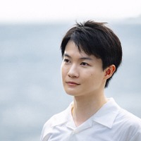 【海に眠るダイヤモンド 第1話】ホスト・玲央（神木隆之介）、婦人・いづみ（宮本信子）と出会う 長崎の離島と現代・70年の時を超えた壮大な物語の幕開け 画像