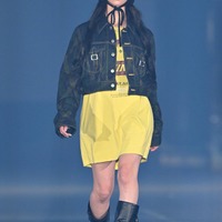 黒瀬ひな、ミニ丈ワンピ×ビーニーハットのトレンドスタイルで美脚披露【GirlsAward 2024AW】 画像