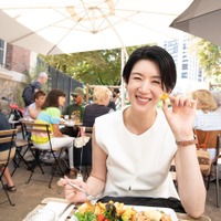 元バレー日本代表・栗原恵、“両親顔出し”家族ショットが話題「笑顔がそっくり」「お父さんも背高い」 画像