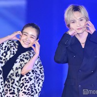 「あのクズ」奈緒＆キスマイ玉森裕太、サプライズで「ガルアワ」初登場 奈緒は緑ヘア披露【GirlsAward 2024AW】 画像