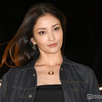 黒木メイサ、美ウエスト輝くデニムコーデ ジュエリーは「子どもにも受け継いでいきたい」【カルティエ「“TRINITY 100” セレブレーションパーティ」】 画像