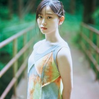 櫻坂46山下瞳月、ノースリーブで美デコルテ輝く「週プレ」表紙登場 画像