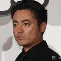 山田孝之、エキストラで撮影現場訪れていた 吉岡里帆が明かす「びっくりしました」【正体】 画像