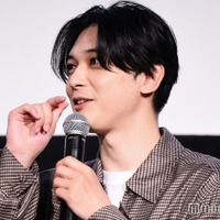 吉沢亮、“知らない世代”の服装＆髪型再現に戸惑い「不安は正直ありました」【ぼくが生きてる、ふたつの世界】 画像