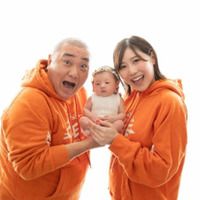 山本圭壱、妻・西野未姫＆生後1ヶ月を迎えた娘とパシャリ！家族3SHOTに反響「可愛いお嬢様」「エモすぎる」 画像