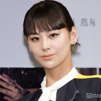 西内まりや、美谷間＆背中大胆見せ SEXYドレス姿に「完璧スタイル」「息を呑む美しさ」と反響 画像