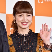 平愛梨、息子4人がお揃い服で密着「宝物みたいな写真」「頼りになるお兄ちゃん」と反響 画像