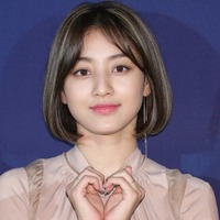 TWICEジヒョ、ミニスカで圧巻美脚披露「理想のスタイル」「憧れ」の声 画像