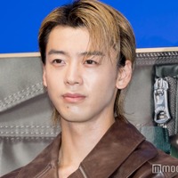 竹内涼真、鍛え上げられた腹筋披露 着替え中の写真が「バキバキですごい」と話題 画像