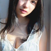 乃木坂46五百城茉央、透け感ナイトウェア姿で大人な表情 1st写真集先行カット第8弾解禁【未来の作り方】 画像