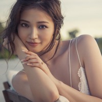 せいら、人生初ウエディングドレス姿で「ゼクシィ」表紙登場 結婚観・理想のプロポーズ明かす 画像