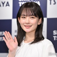 畑芽育、穴あきワンピで美スタイル披露「大胆」「着こなせるのがすごい」と反響 画像