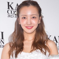 板野友美、“4年越し”披露宴開催 ウエディング2ショット公開に「美男美女」「ゲストも豪華」の声 画像