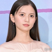 齋藤飛鳥、スリットドレスで美脚チラ見せ 最近ついた嘘明かす「日常的についている」【推しの子】 画像