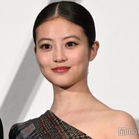 今田美桜「頭にネクタイ」ショットが話題「酒豪役面白い」「可愛すぎる」 画像