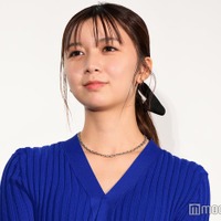 上白石萌歌、ウエディングドレス姿で美背中披露「ラインが綺麗」「似合いすぎ」の声 画像