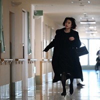 【秘密~THE TOP SECRET~ 第2話】薪、自殺した貝沼の脳を調査 映された恐ろしい秘密とは 画像