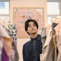 King & Prince高橋海人「エトロ」ファブリックルーム訪問 “プリントの世界”に魅了される 画像