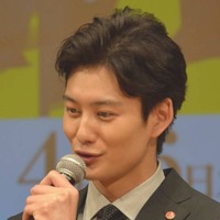 岡田将生、久々の『好きだ』シリーズSHOTにファン大歓喜「待ってましたー」「いい顔しとる」 画像