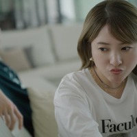 吉高由里子がハイトーンヘアに 恋人役・宮沢氷魚と“大人な旅”楽しむ新CM公開 画像