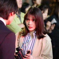 「恋は闇」万琴(岸井ゆきの)、殺人事件被害者と共通点「犯人に狙われてる?」「浩暉(志尊淳)が近づいた目的かな」初回から考察続々 画像