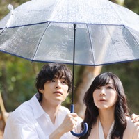 【魔物(마물) 第1話】あやめ(麻生久美子)、魅惑的な男・凍也(塩野瑛久)と出会う 禁断のラブサスペンス開幕 画像