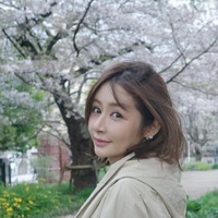 宮崎麗果、夫・黒木啓司に頬キス ハワイでのラブラブ夫婦ショットに反響「幸せオーラ溢れてる」「仲良いのが伝わる」 画像