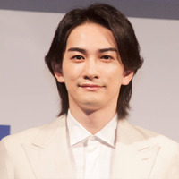 町田啓太、雰囲気ガラリ!大胆な金髪イメチェンSHOTにファン大興奮「お似合いっっ」「カッコ良すぎる」 画像