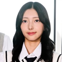 「美の極み」日向坂46小西夏菜実、肩見せブラックワンピSHOTに反響「スタイルえぐすぎる」 画像