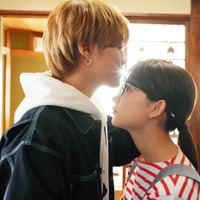 なにわ男子・大橋和也、畑芽育にデコチュー&壁ドンで迫る「君がトクベツ」場面写真解禁 画像
