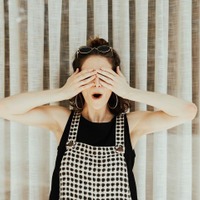 「最近頭痛が酷い」それって実は老眼のせいかも!? 見落としがちな目の疲れと漢方ケア 画像